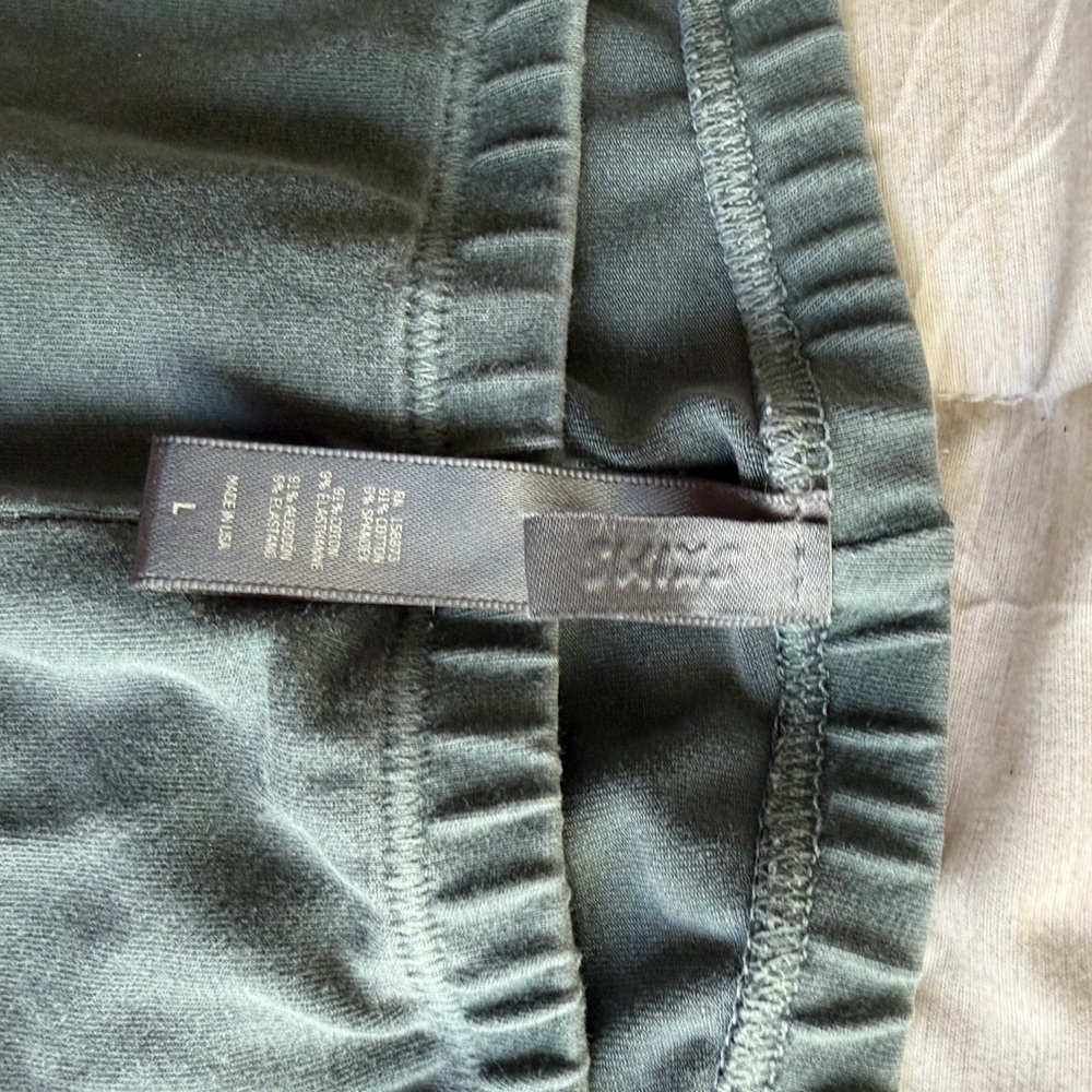 SKIMS Women's Leggings in Dark Green